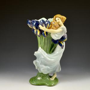 Jarrón con figura femenina e iris - Manufactura Salvini, principios del siglo XX